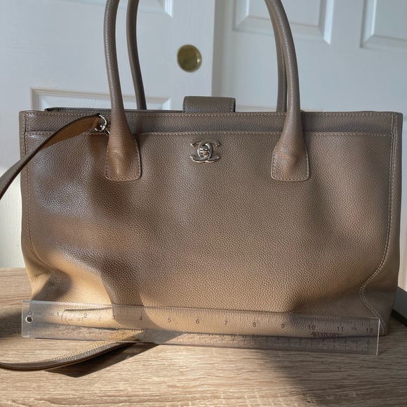 CHANEL EXECUTIVE CERF TOTE - CAMEL - Picture 10 of 11